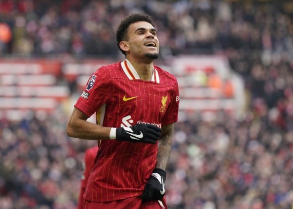 记者：拜仁6750万固定转会费签迪亚斯，500万欧奖金一半容易已矣