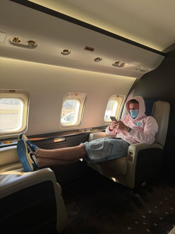 拨云见日！帕尔默社媒晒度沐普通，终末配了一张阿达的丑照🤣