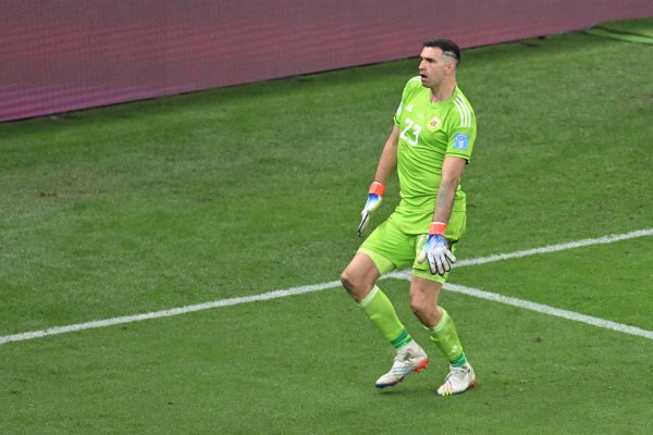 记者：阿莫林但愿签下大马丁&已开启认真研究，首份租出报价遭拒