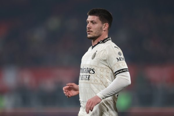 斯基拉：阿联酋球队沙迦成心免签约维奇，开出3年的高薪契约