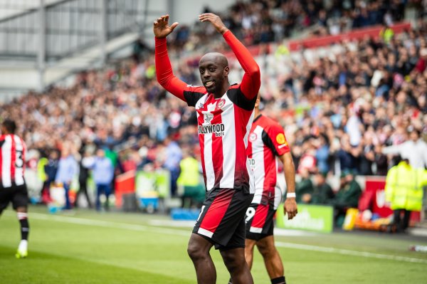 太空记者：签下维萨当今看来但愿飘渺，纽卡准备转向其他引援指标