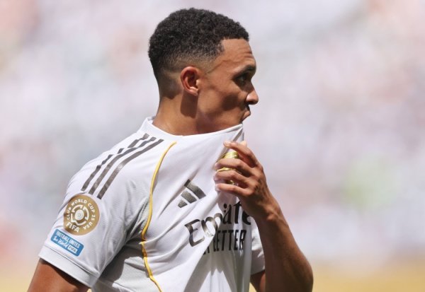 阿斯：皇马右后卫竞争横蛮，阿诺德暂时占优但卡瓦哈尔也阻隔小视