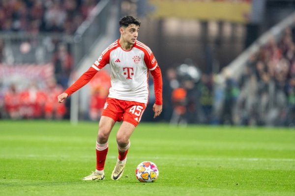 伤缺3-4周！拜仁官方：21岁中场帕夫洛维奇眼窝骨折，已领受手术