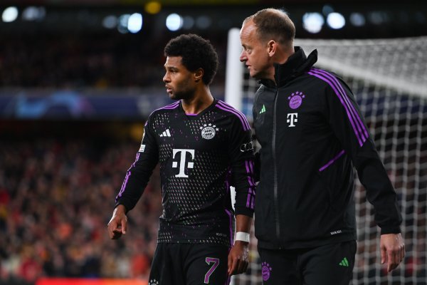 记者：世俱杯前拜仁已容许格纳布里留队，高层看好其多面手属性