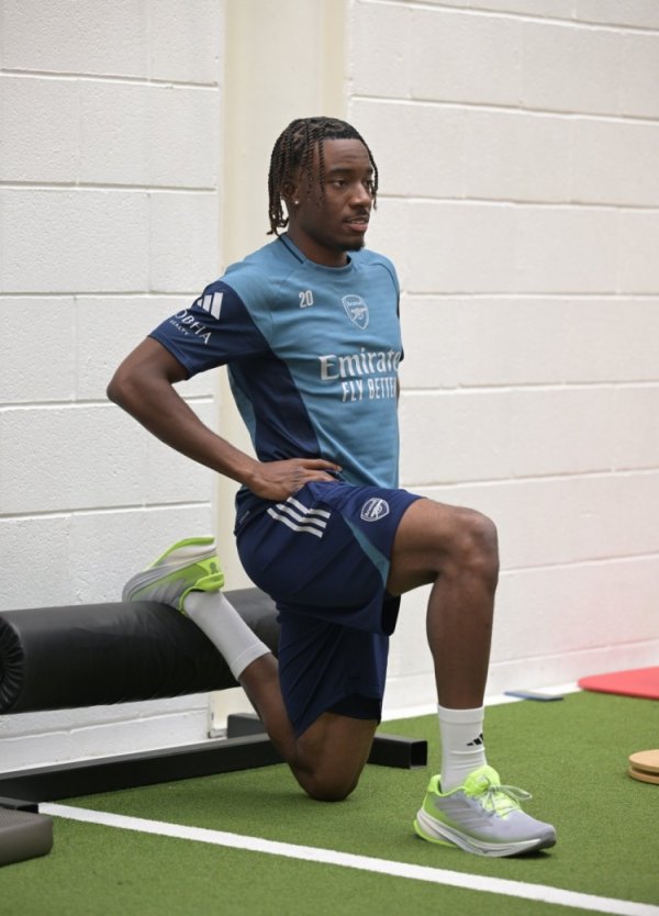 阿森纳社媒晒出马杜埃凯纯熟照：全神灌注💪