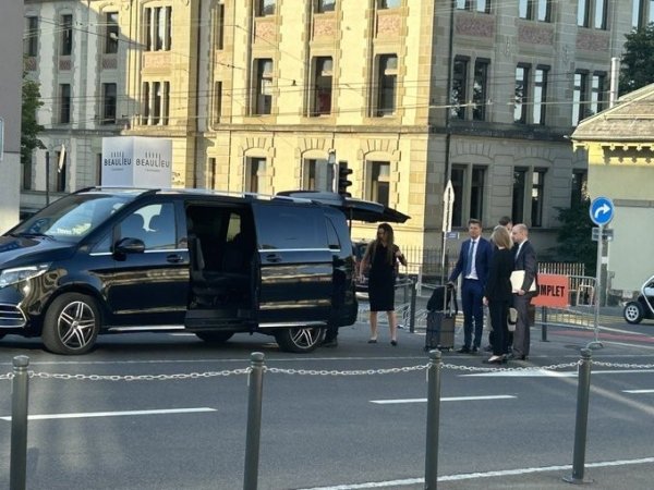 记者：水晶宫带着7箱把柄出席CAS听证会，高调从正门参加