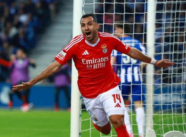 葡媒：纽卡寻新先锋已派球探考研帕夫利季斯，本菲卡视他为非卖品