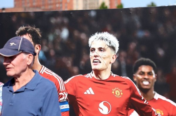 激发不悦！球迷号：老特拉福德球场外，有加纳乔形象的海报遭艰涩