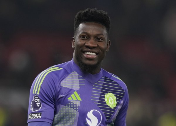 邮报：曼联将链接使用现存门将竖立，今夏不考虑引进新门将