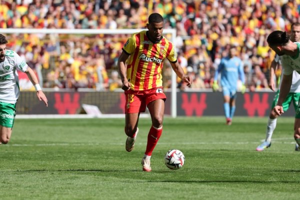 记者：安迪-迪乌夫通过国外米兰的体检，将签约5年身披17号球衣