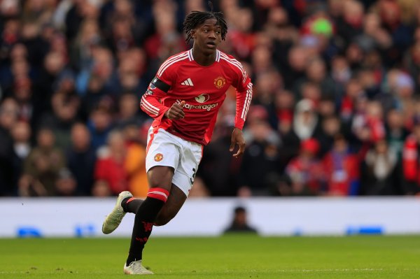 TA：梅努对离开曼联抓绽开派头，问题是这个夏窗没什么下家