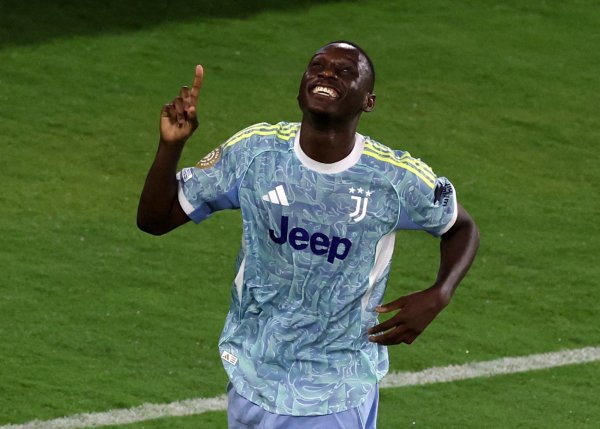 斯基拉：尤文但愿今夏再签两名球员，穆阿尼、哲格罗瓦是主要意见