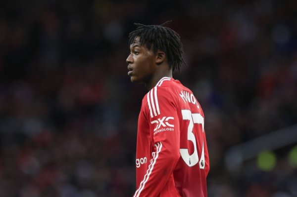 记者：瞻望曼联不会签新中场 库尼亚芒特受伤梅努离队可能性很小