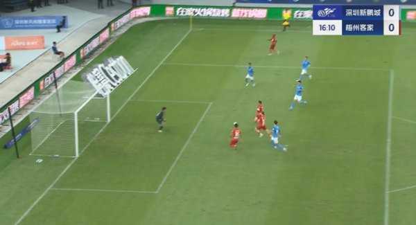 这皆没进！恩戈姆边路传中，门前梅州三东谈主包抄&无东谈主堤防离谱踢偏