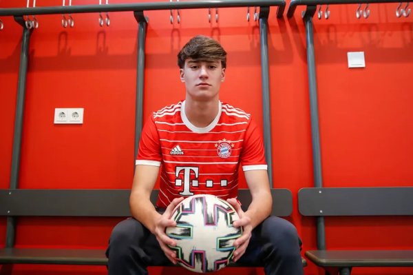 德太空：拜仁小将哈维尔-费尔南德斯复原有球历练，有望10月复出