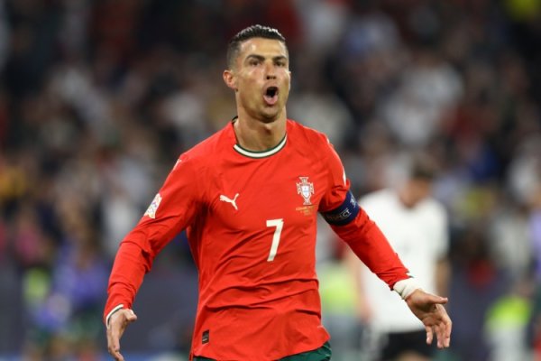 C罗卓著梅西！成为世初赛历史弓手榜第二，距离第一还差2球！