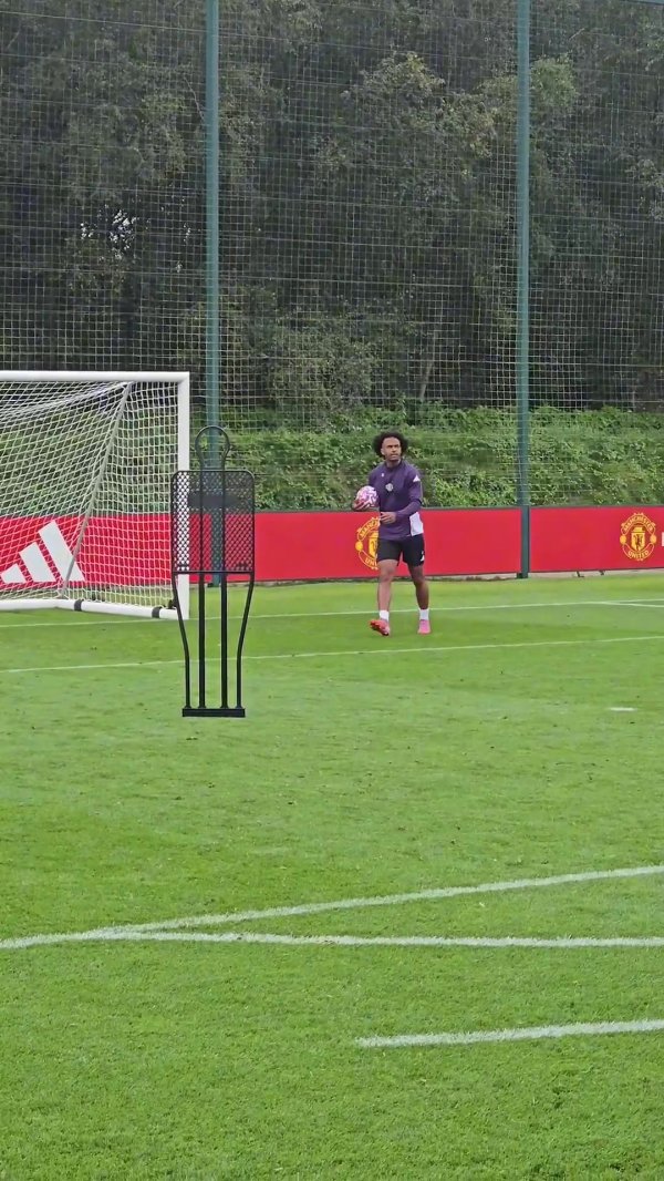 打脸😅皆尔克泽客串门将扑出B费射门+摇手指，随后遭打脸后插嗫