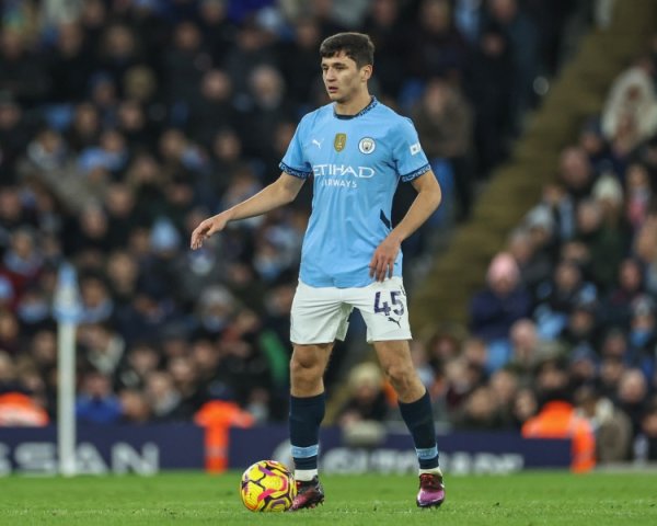 曼晚：曼城4场3个右后卫，胡桑诺夫行为救急决议可能多踢这个位置