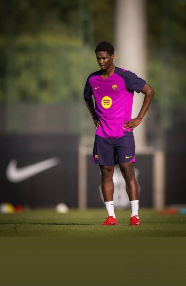 每体：巴萨小将迪亚拉瞻望两周内复出，他眩惑了一线队浓厚的敬爱