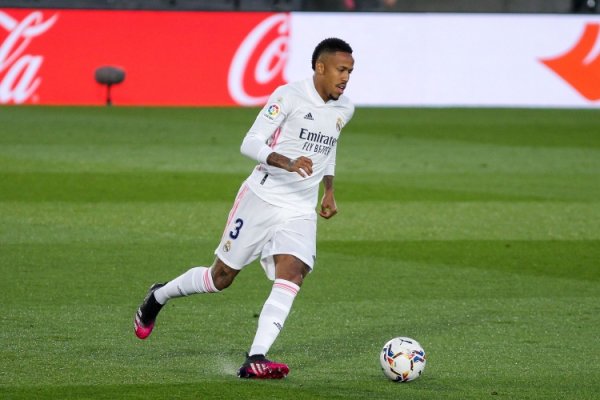 记者：米利唐的脚踝疾苦难忍，他将在几天内复原