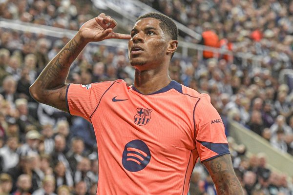 连合3场助攻生存初度！费迪南德：拉什福德看起来在巴萨新生💥