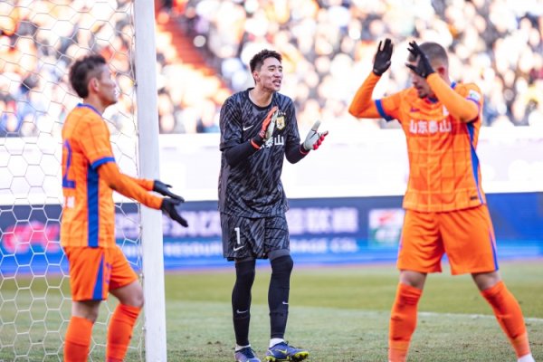 鲁媒：于金永近期出现肺炎症状 泽卡凭据比赛情况看是否出场