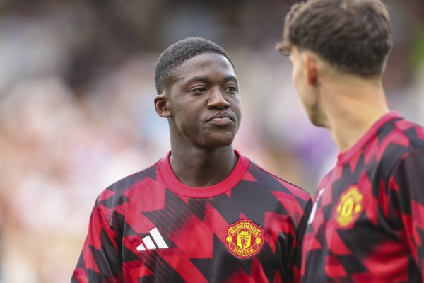 罗马诺: 尤文莫得与曼联谈过梅努, 那不勒斯打过几通电话进行磋议