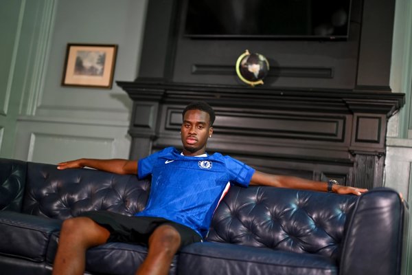 多特没卖讲解书？吉滕斯7场259分钟0球0助，英超又一个“007”