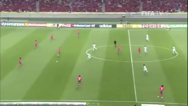 一模相似🤣韩国队主帅洪明甫02年宇宙杯曾经原地转圈罪戾致丢球