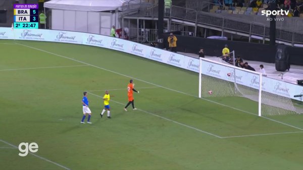 风仪依旧！外传赛巴西8-3意大利，罗马里奥中圈初始单刀吊射破门