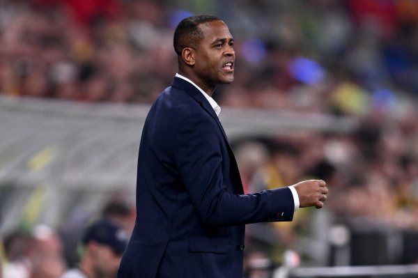 年薪180亿印尼盾！印尼媒:除名克鲁伊维特需付条约剩余14个月工资