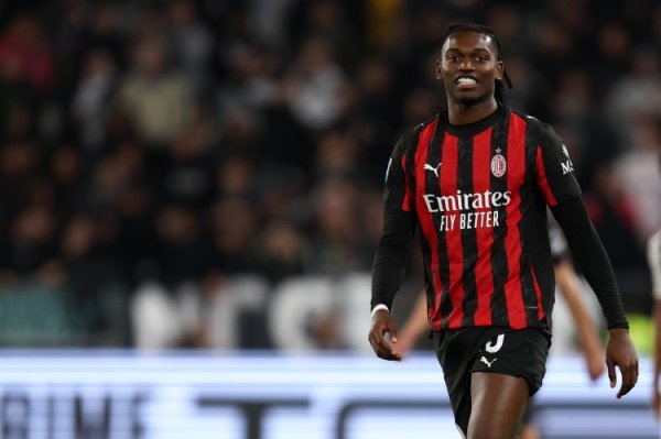 加利：莱奥错失时会应该受到品评，在中锋位置他的空间更小更难踢