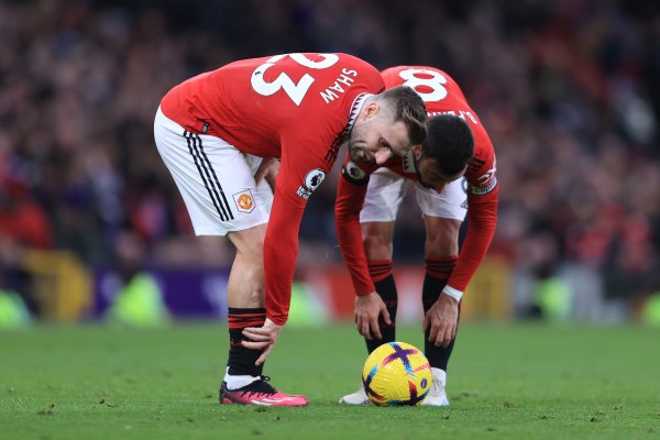 曼联旧将: 懒惰的卢克-肖恐在双红会拖曼联后腿, 被萨拉赫针对