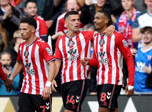 爆冷赢切尔西+暂英超第2! 桑德兰球迷赛后唱: 咱们要赢联赛冠军了