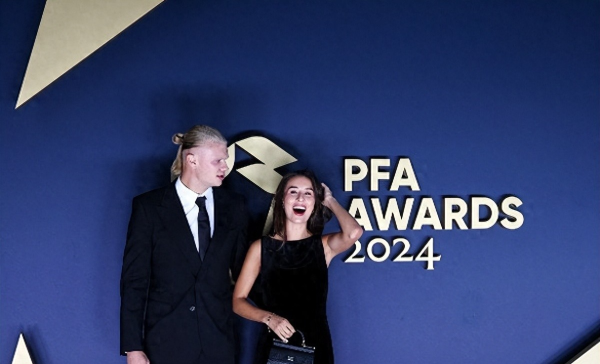 哈兰德自卖自诩女友的球技, 女足版的吉格斯