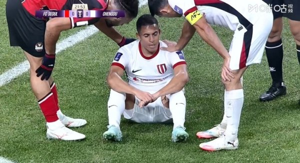 第23分钟，罗慕洛受伤无法坚握落泪走回更衣室，德尔增加替补登场