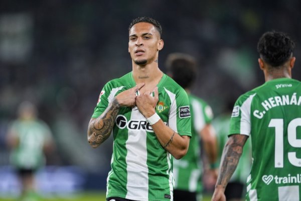 这没进？安东尼两轰宇宙波+9场5球2助，仍遭安帅无视落第巴西名单