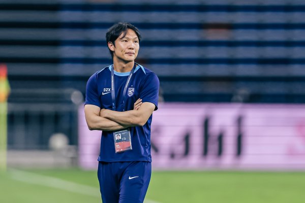 足球报：武汉三镇从竞争者到搅局者，得手保级难掩球队窘境