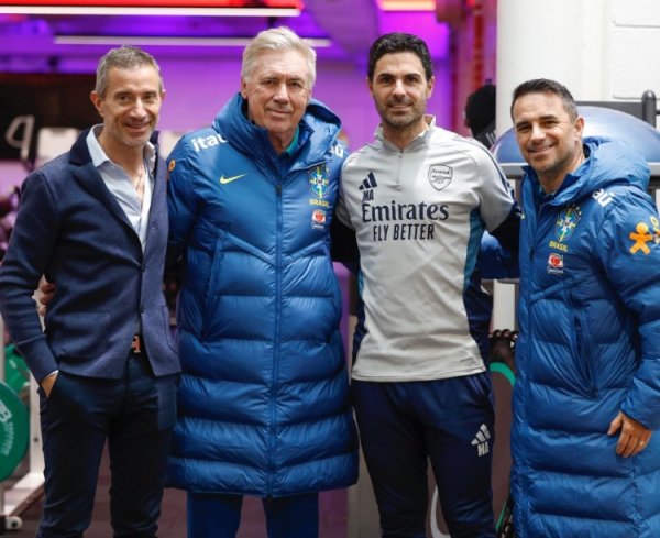 巴西队在阿森纳基地考验，安切洛蒂与阿尔特塔合影