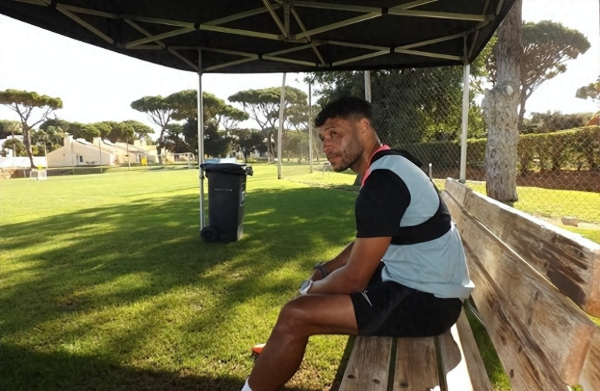 张伯伦规复解放身成无业游民, 复返阿森纳跟训后生队