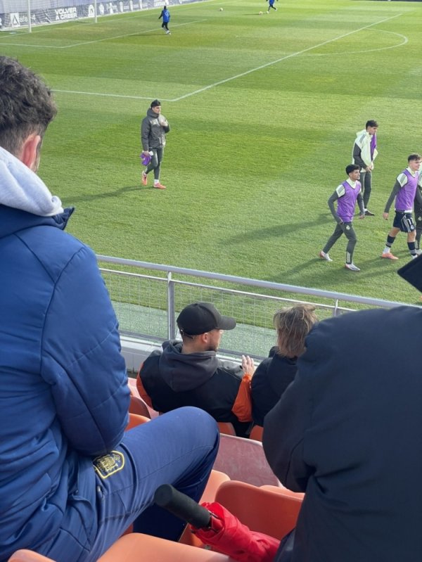 转头望望！阿扎尔现场不雅看皇马梯队比赛