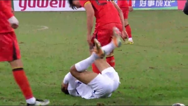 不睬智！热议汪士钦直红：脑残式肯求红牌；什么臭缺陷啊？纯惯的