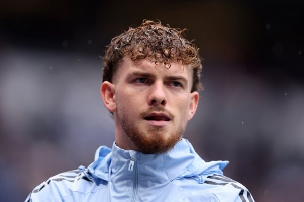 难寻契机！罗马诺：埃利奥特当今在维拉处境艰辛，他对近况不欣忭