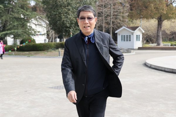 韩鹏：徐根宝勾通80多岁乐龄还在使命一线，这相配让东谈主感动