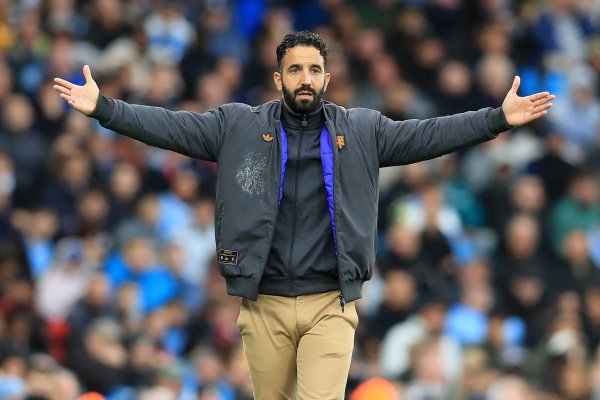 小吧译言家|阿莫林曼联首年：犀利言辞颤抖更衣室，三后卫惹争议