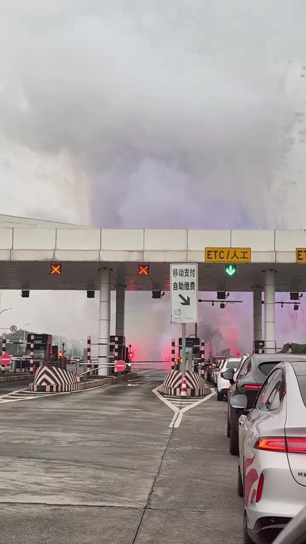 黄希扬：中超，重庆又追念了！完成了球员生计临了的心愿，无憾了