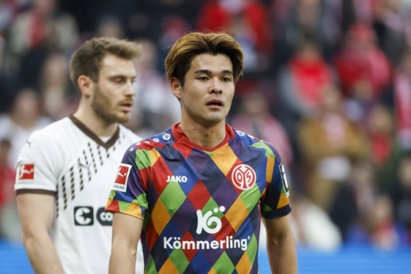 辟谣！德天外：法兰克福与好意思因茨中场佐野海舟转会外传严重装假