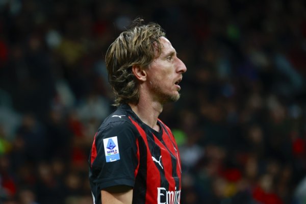 持续啃老？每体：出战接近1000分钟比赛，米兰磋商和魔笛续约1年