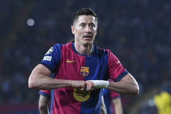 今晚发威？莱万劳动生计于今2次对阵切尔西3球4助