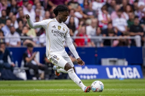 记者：卡马文加因流感被换下，球员在场上呼吸不毛